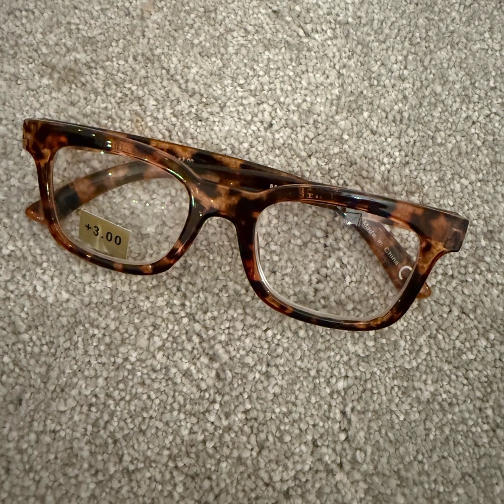 Tortoise Shell Reading Glasses max studio brand new